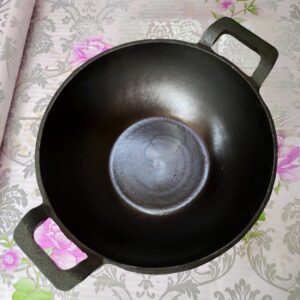 Pre-seasoned cast iron deep kadaai